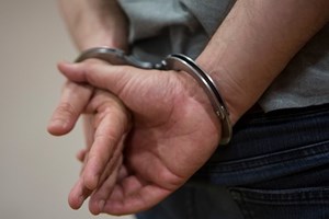 Homem atira filhos autistas ao mar para receber dinheiro do seguro