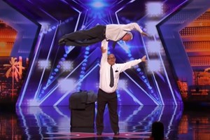 Dupla de brasileiros faz furor no America's Got Talent