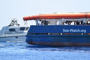 ONG acusam Itália de bloquear resgate de migrantes no Mediterrâneo