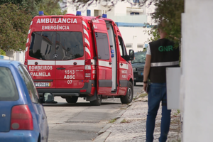 Homem armado barrica-se em casa em Palmela. Mulher e filha feitas reféns conseguem escapar