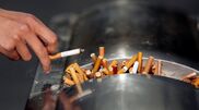 <![CDATA[ Selo do maço de tabaco fica mais caro 2,2% em 2027 e vai ser verde ]]>
