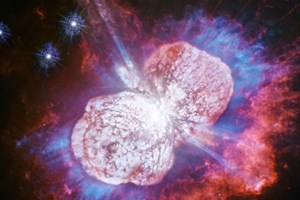 Telescópio Hubble mostra estrela que está a explodir há quase 200 anos