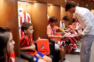 João Félix surpreende crianças sócias do Atlético de Madrid