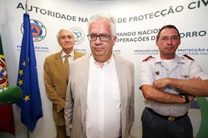 Proteção Civil consultou empresa de bordados para golas antifumo