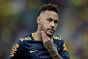 Neymar em versão Bradley Cooper canta 'Shallow' com Paula Fernandes no Algarve