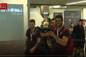 Euforia na chegada dos campeões mundiais de hóquei em patins a Lisboa