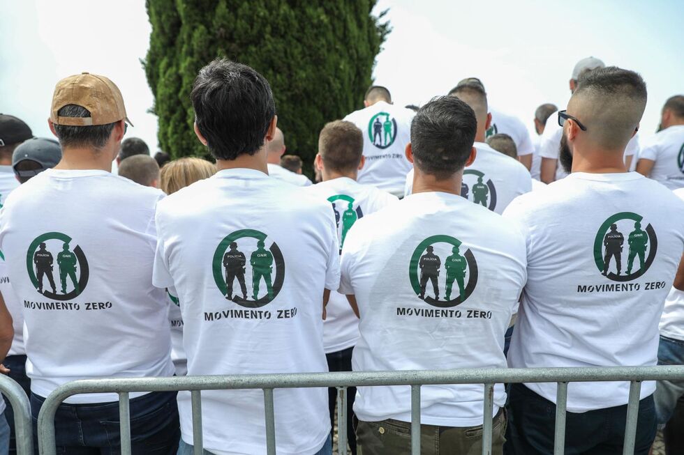 Polícias do Movimento Zero protestam em silêncio em cerimónia da PSP