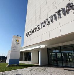 Agentes ouvidos em julgamento por morte de Odair Moniz têm versões diferentes sobre a faca