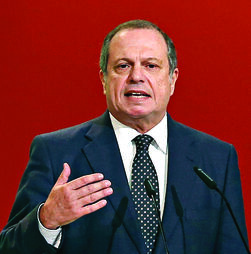 PS/Congresso: Carlos César reeleito presidente do partido com 89,9% dos votos