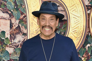 Ator Danny Trejo salva bebé após acidente de automóvel