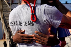 Open Arms pede ajuda para desembarcar 121 migrantes