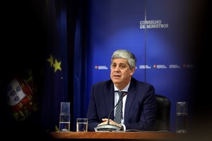 Descida da dívida e banca 'robusta' leva Moody's a subir outlook de Portugal