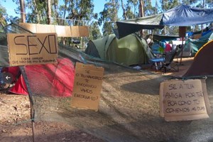  Cartazes espalhados pelo Meo Sudoeste geram polémica