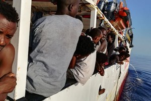 Tribunal autoriza navio Open Arms a entrar em águas italianas