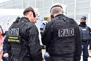 Criança de 10 anos vítima de disparo de ataque com arma de fogo em França