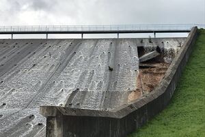 Colapso parcial de barragem obriga a evacuação de cidade no Reino Unido