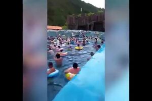 y2mate.com - 44_people_injured_after_water_park_pool_turns_into_tsunami_pool_in_china_EMDvuo1zNVk_360p.mp4