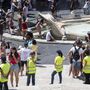 Roma vai multar quem se sentar nas escadas da Praça de Espanha