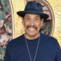 Ator Danny Trejo salva bebé após acidente de automóvel