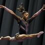Simone Biles faz história na ginástica com um triplo-duplo mortal