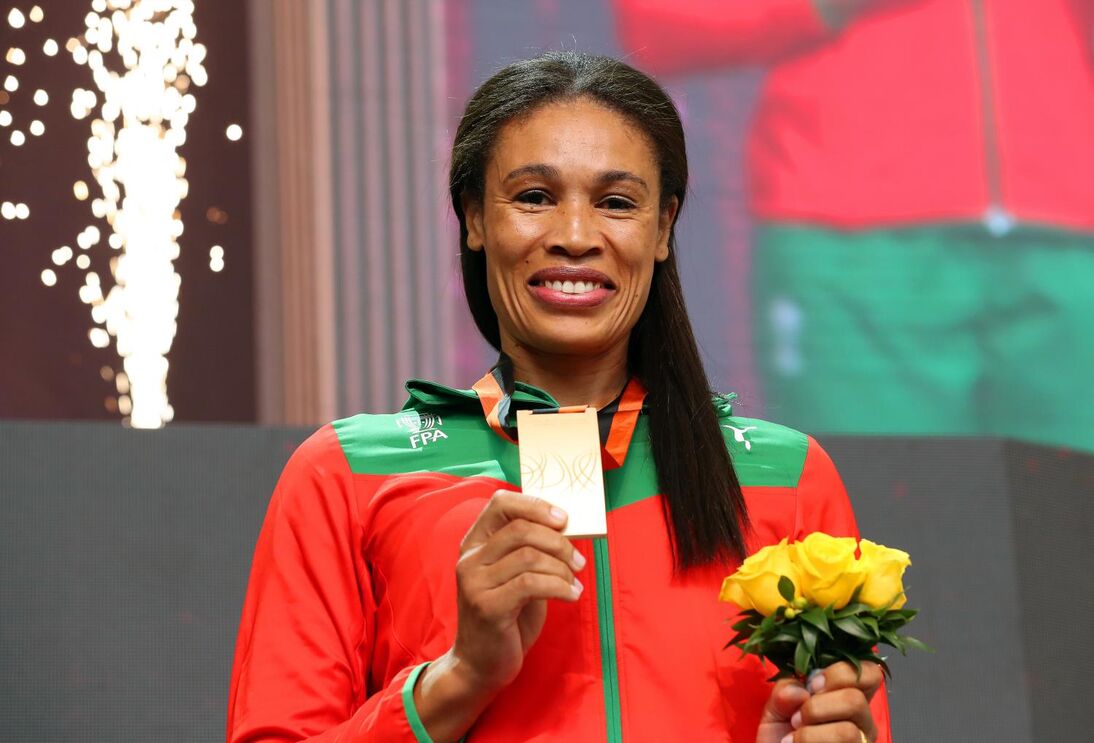 Naide Gomes - com legenda