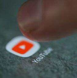 YouTube expande funcionalidade para detetar conteúdo gerado por IA