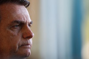 Bolsonaro vai ser de novo operado a hérnia