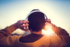 Estarão os jovens a ficar surdos por ouvir música aos altos berros?