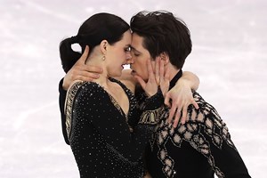 Par de patinadores no gelo mais medalhado de sempre retira-se