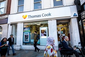 Reino Unido vai repatriar mais 16 mil turistas no 4.º dia após falência da Thomas Cook