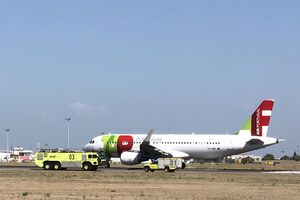 Motor de avião da TAP explode e aparelho aterra de emergência no aeroporto de Lisboa