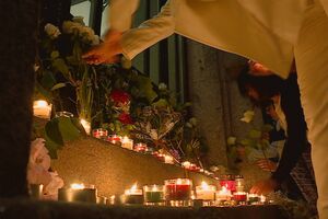 Theatro Circo organiza vigília em homenagem a colaboradora vítima de violência doméstica em Braga