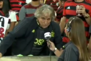 Sósia de Jorge Jesus que faz sucesso e até dá entrevista a imitar o treinador português  