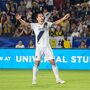 A reação insólita de Ibrahimovic à invasão de campo de dois adeptos
