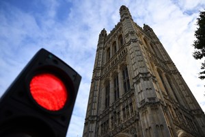 Covid-19: Parlamento britânico encerra até 21 de abril