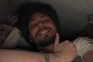 Jovem tira selfie enquanto estava preso nos escombros em Fortaleza
