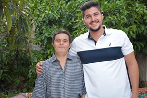 O jovem sírio cujo pai tem síndrome de Down: 'Inspirou-me a ser melhor pessoa'