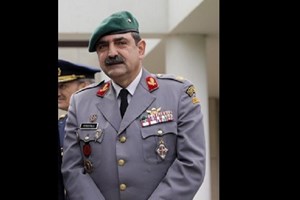 Exonerado general que levou militares e canhões para campo de golfe