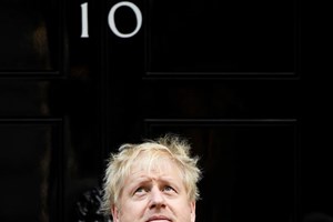 Johnson defende pena mínima para terroristas e é acusado de estar a usar atentado