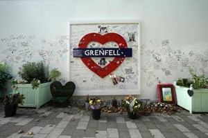 Português vítima do incêndio na torre Grenfell aponta falhas no socorro