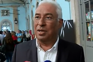 Costa reage a insulto durante arruada: "É vergonhoso como a direita recorre a golpes tão baixos"