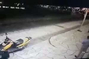 9oaEzHlnAjLhoqSq.mp4