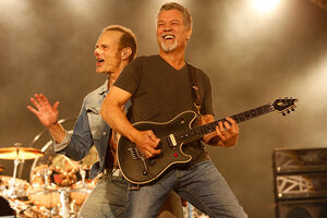 Eddie Van Halen trava batalha contra cancro na garganta