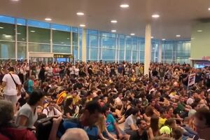 'Bella Ciao' - Barcellona.mp4