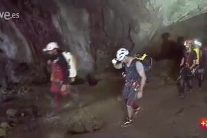 rqIf0n9qHL088gVW.mp4