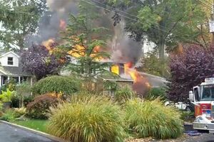 Um Cessna 414 colidiu com uma casa em Nova Jersey