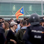 Estradas cortadas, Suásticas e 'Bella Ciao': o segundo dia de manifestações na Catalunha