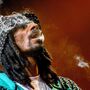Snoop Dogg tem um empregado só para enrolar charros