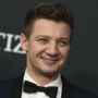 Ator Jeremy Renner agradece apoio aos fãs depois de aciente com limpa-neves