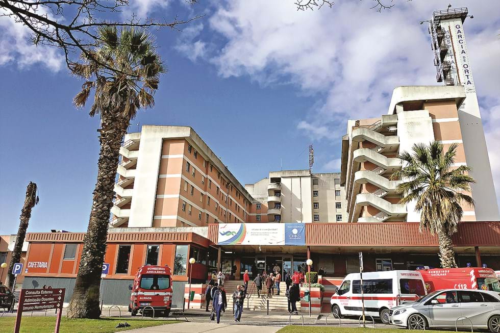O ator foi hospitalizado no Hospital Garcia de Orta por cerca de um mês